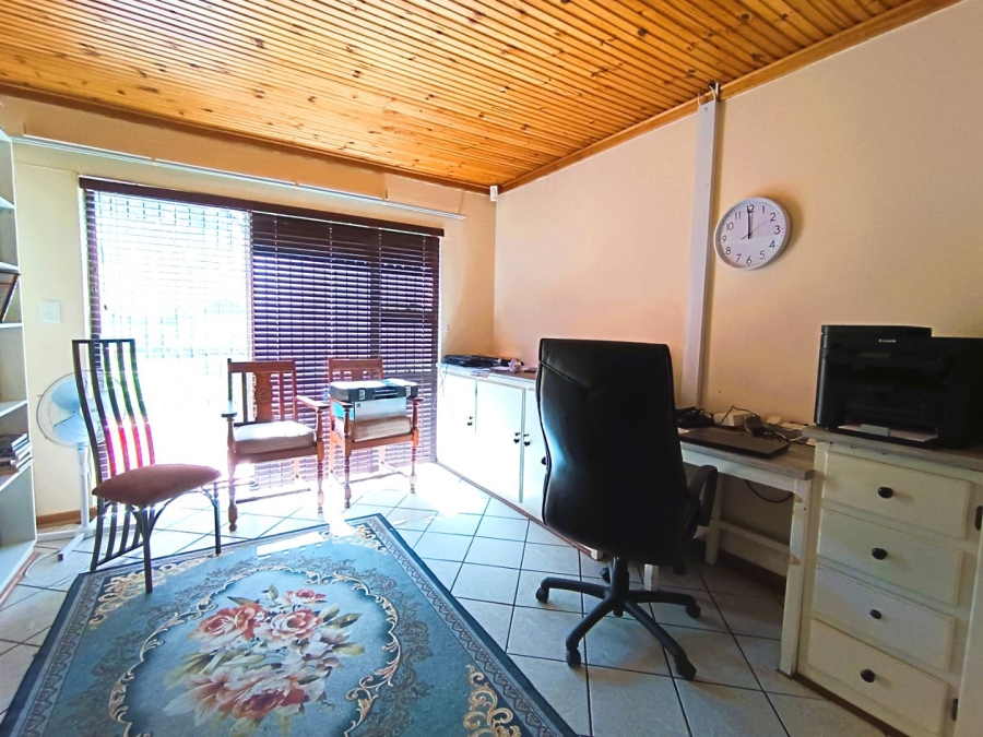 4 Bedroom Property for Sale in Langenhovenpark Free State